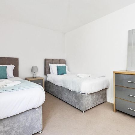 Opp B'Ham - Freshly Refurbished Walls And Carpets! Big Savings Booking 7 Days Or More! Apartment Marston Green Exterior photo